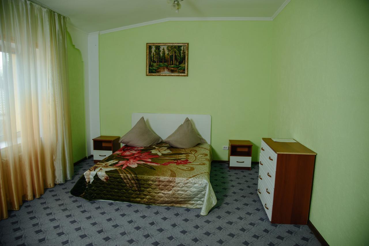 Hostel Wigwam Уралск Екстериор снимка